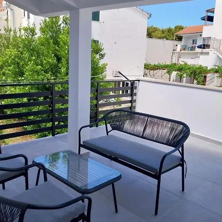 Danijela Apartman *